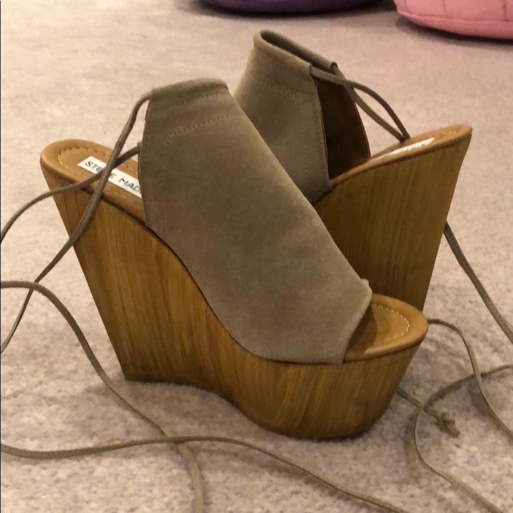 Steve Madden Wrap Around Beige Wedge